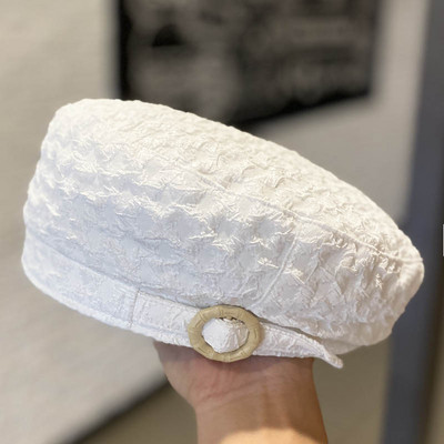 Γυναικείο καπέλο με αγκράφα