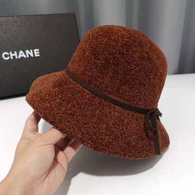 Moderna ženska kapa sa trakom pogodna za jesen i zimu