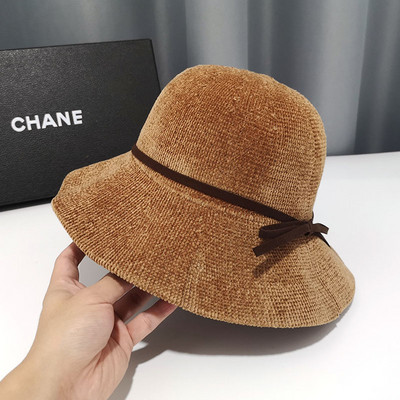 Moderna ženska kapa sa trakom pogodna za jesen i zimu