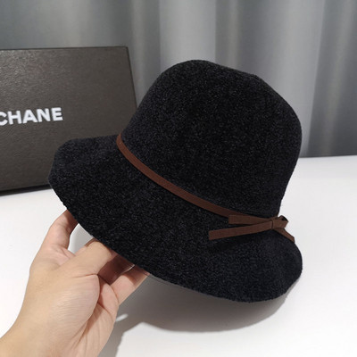 Moderna ženska kapa sa trakom pogodna za jesen i zimu