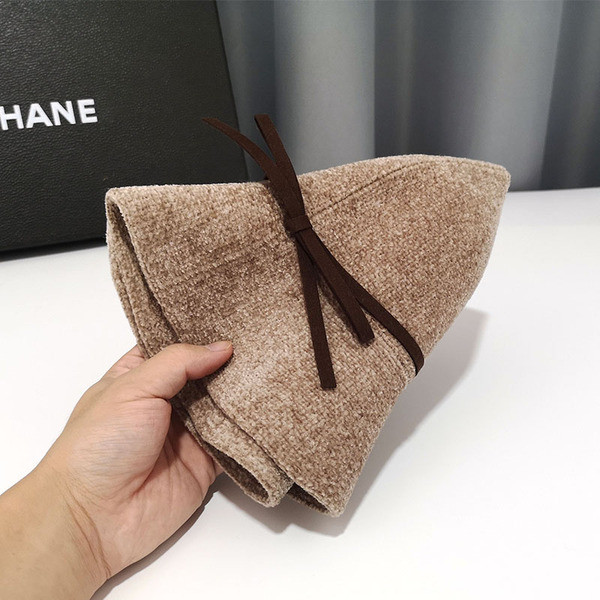 Moderna ženska kapa sa trakom pogodna za jesen i zimu