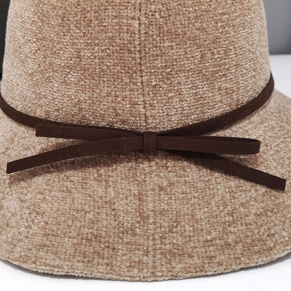 Moderna ženska kapa sa trakom pogodna za jesen i zimu