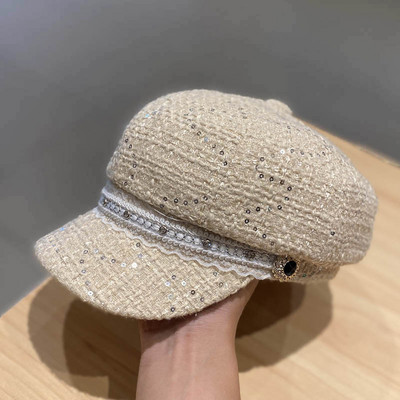 ÚJ Modell női kalap flitterrel és fém lánccal