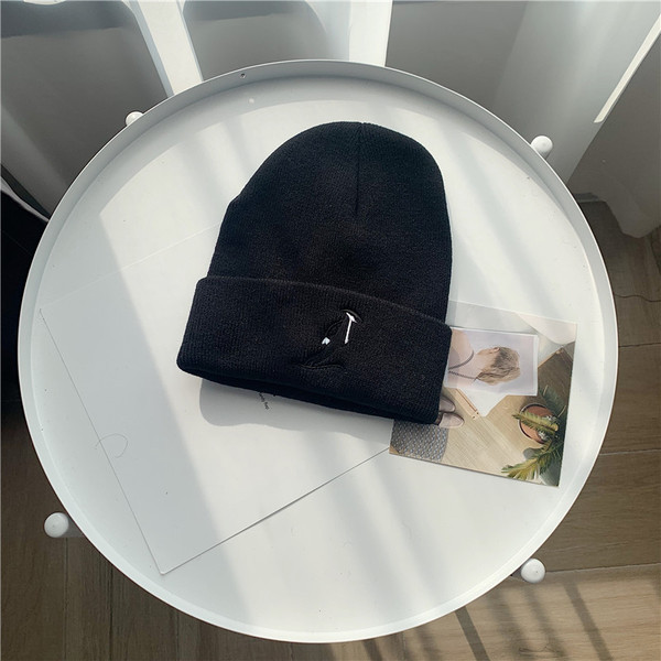 Gyapjú unisex sapka hímzéssel