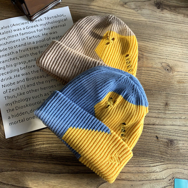 Γυναικείο πλεκτό καπέλο με σκισμένα μοτίβα