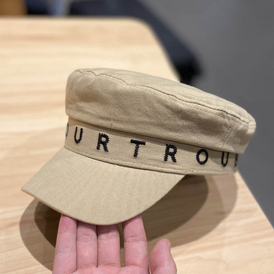 Női sapka típus hímzett felirattal