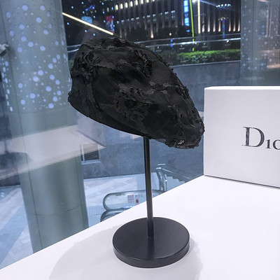 Μοντέρνο γυναικείο καπέλο τύπου μπερέ