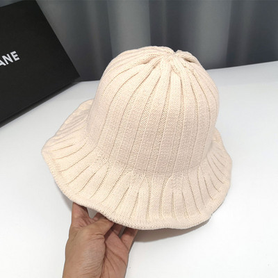 Πλεκτό γυναικείο καπέλο νέο μοντέλο κατάλληλο για το χειμώνα