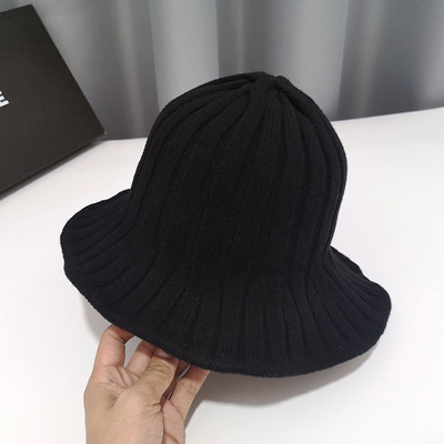 Πλεκτό γυναικείο καπέλο νέο μοντέλο κατάλληλο για το χειμώνα