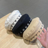 Női barett típusú sapka hímzéssel