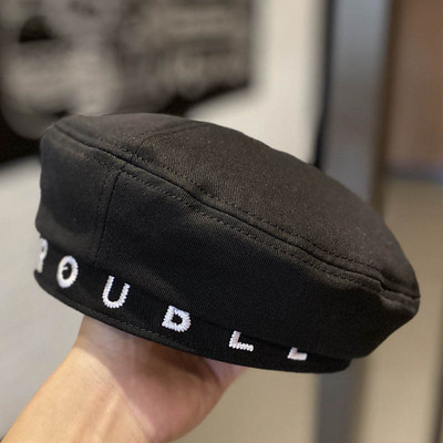 Női barett típusú sapka hímzéssel