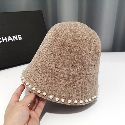 Retro stílusú női sapka gyöngyökkel