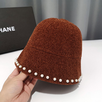 Retro stílusú női sapka gyöngyökkel
