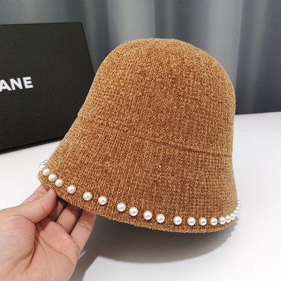 Retro stílusú női sapka gyöngyökkel