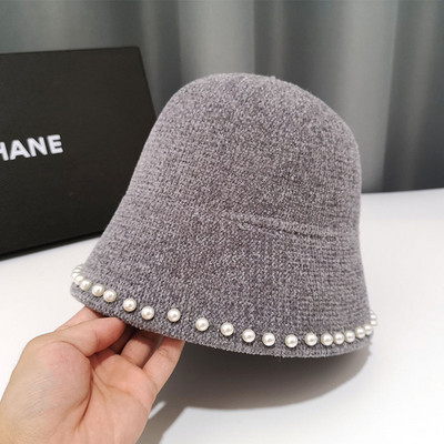 Retro stílusú női sapka gyöngyökkel