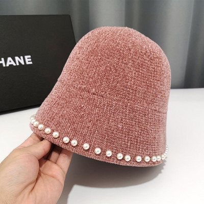 Retro stílusú női sapka gyöngyökkel