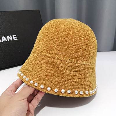 Retro stílusú női sapka gyöngyökkel