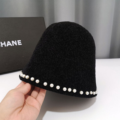 Retro stílusú női sapka gyöngyökkel