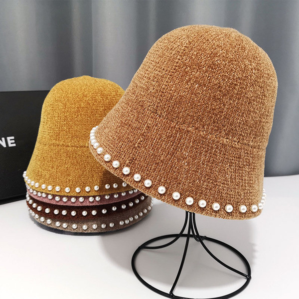 Retro stílusú női sapka gyöngyökkel