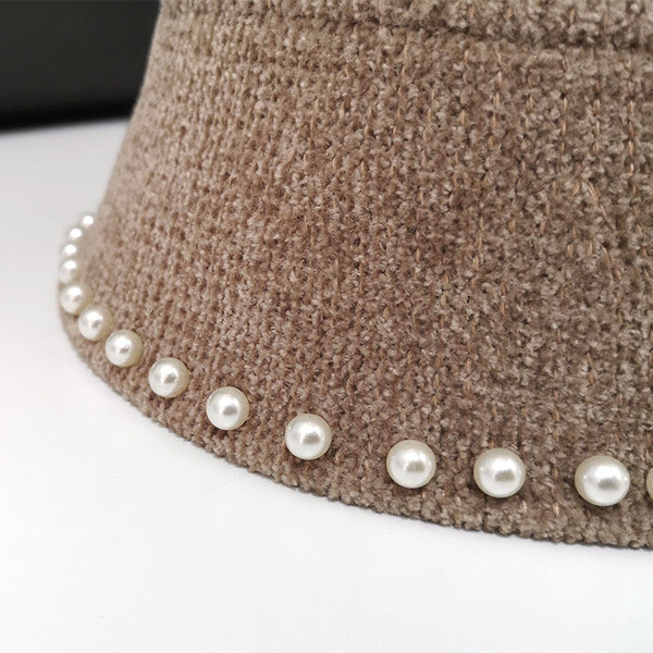 Retro stílusú női sapka gyöngyökkel