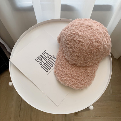 Μοντέρνο καπέλο με γείσο