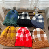 Kockás kötött sapka uniszex modell