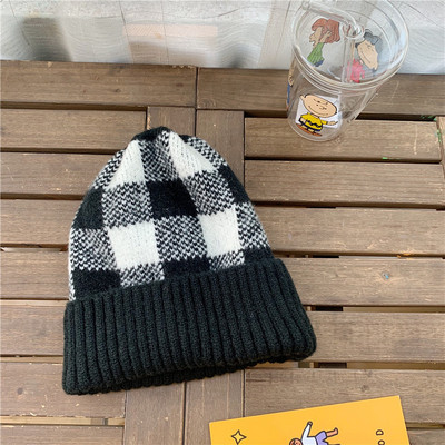 Kockás kötött sapka uniszex modell