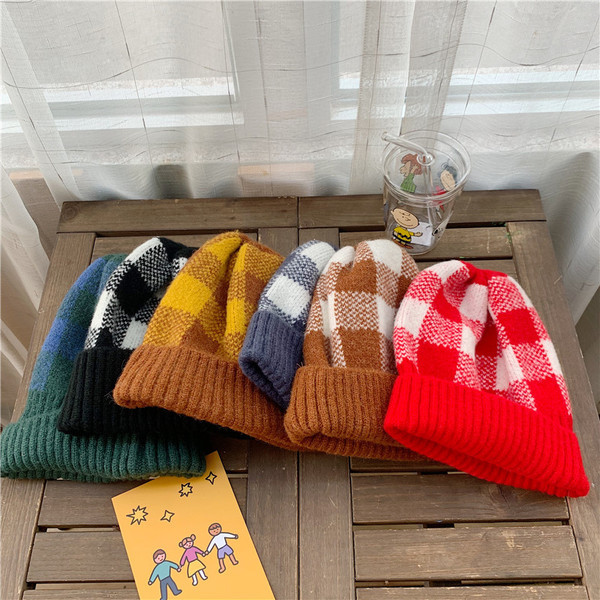 Kockás kötött sapka uniszex modell