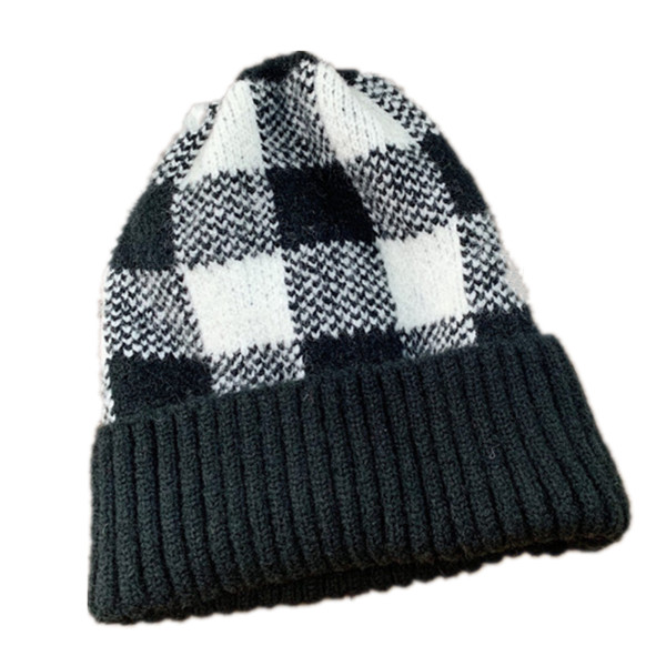 Kockás kötött sapka uniszex modell