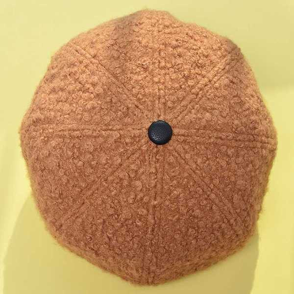 Új modell női sapka napellenzővel télre