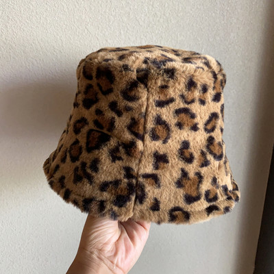 Modern női plüss sapka leopárd mintával