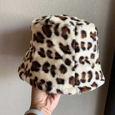 Modern női plüss sapka leopárd mintával
