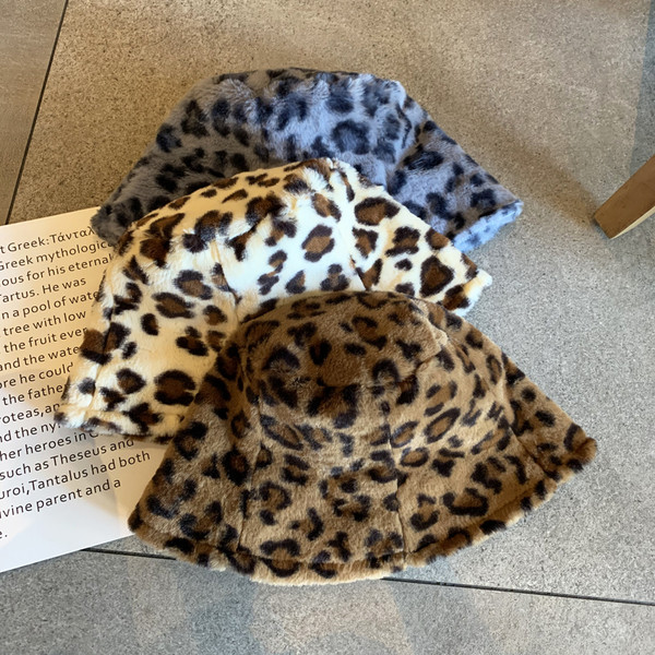 Modern női plüss sapka leopárd mintával