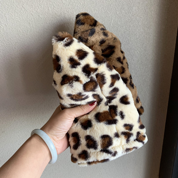 Modern női plüss sapka leopárd mintával