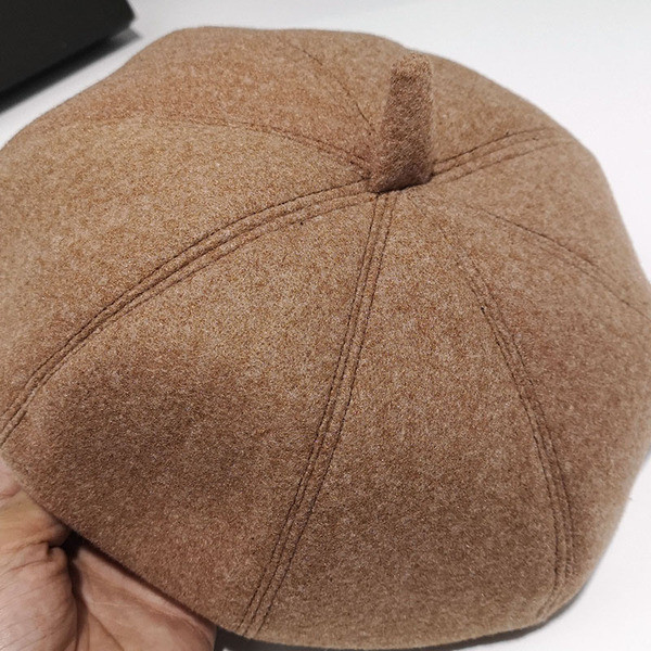 Női barett típusú sapka őszre és télre