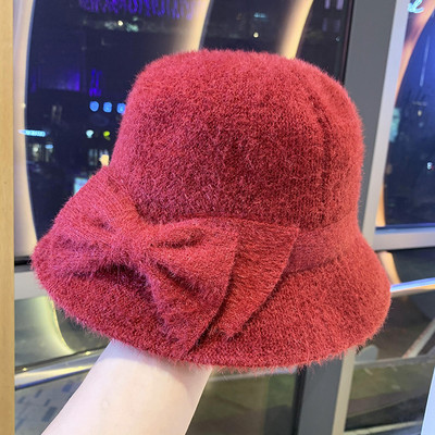 Μοντέρνο γυναικείο καπέλο με κορδέλα