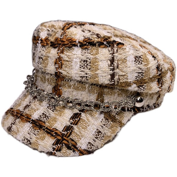 Kockás női sapka napellenzővel és fémlánccal