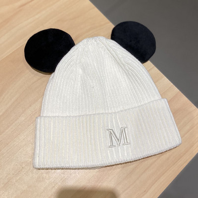 Πλεκτό γυναικείο καπέλο με κέντημα και τρισδιάστατο στοιχείο