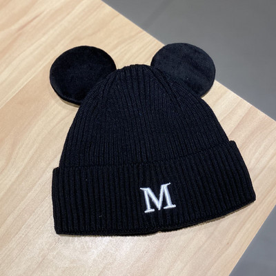 Πλεκτό γυναικείο καπέλο με κέντημα και τρισδιάστατο στοιχείο