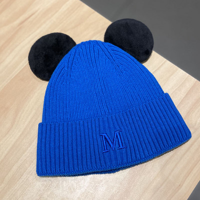 Πλεκτό γυναικείο καπέλο με κέντημα και τρισδιάστατο στοιχείο