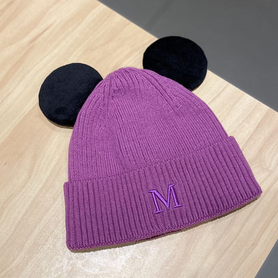 Πλεκτό γυναικείο καπέλο με κέντημα και τρισδιάστατο στοιχείο