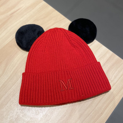 Πλεκτό γυναικείο καπέλο με κέντημα και τρισδιάστατο στοιχείο