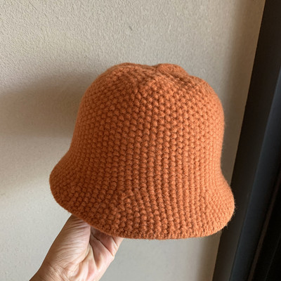 Lezser női kötött sapka retro stílusban