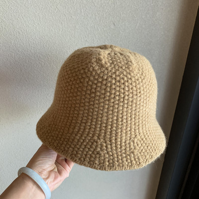 Lezser női kötött sapka retro stílusban