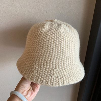 Lezser női kötött sapka retro stílusban