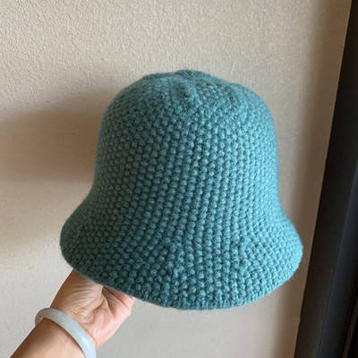 Lezser női kötött sapka retro stílusban