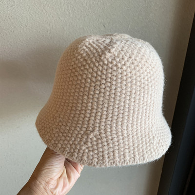 Lezser női kötött sapka retro stílusban