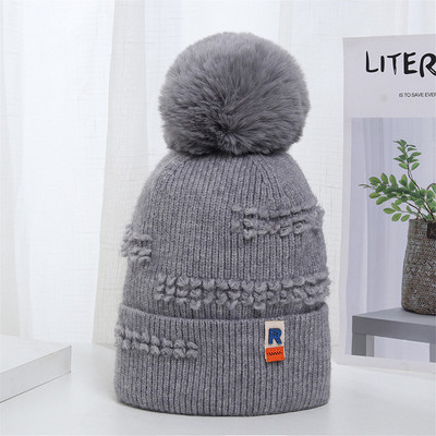 Γυναικείο πλεκτό καπέλο με φούντα