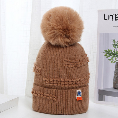 Γυναικείο πλεκτό καπέλο με φούντα