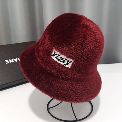 Női alkalmi pehelysapka több színben felirattal